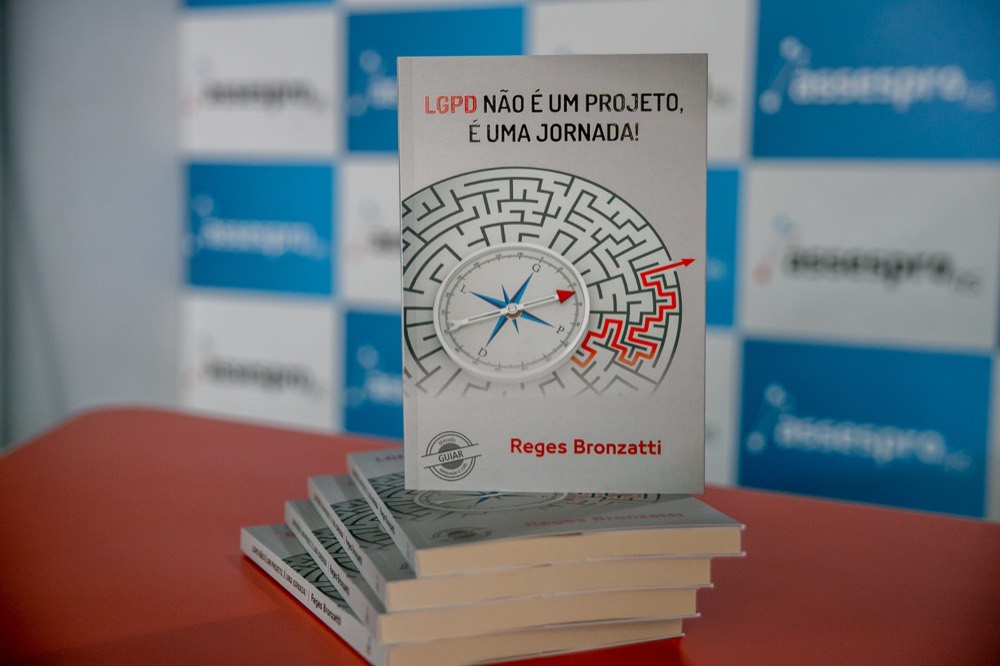 Exemplar de LGPD não é um projeto, é uma jornada, no lançamento na ASSESPRO-RS