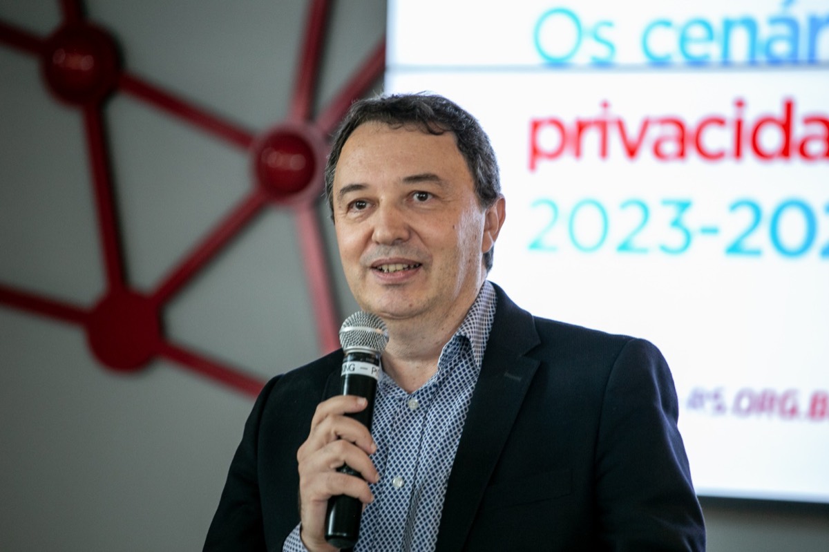 Reges Antonio Bronzatti falando sobre cenários de privacidade